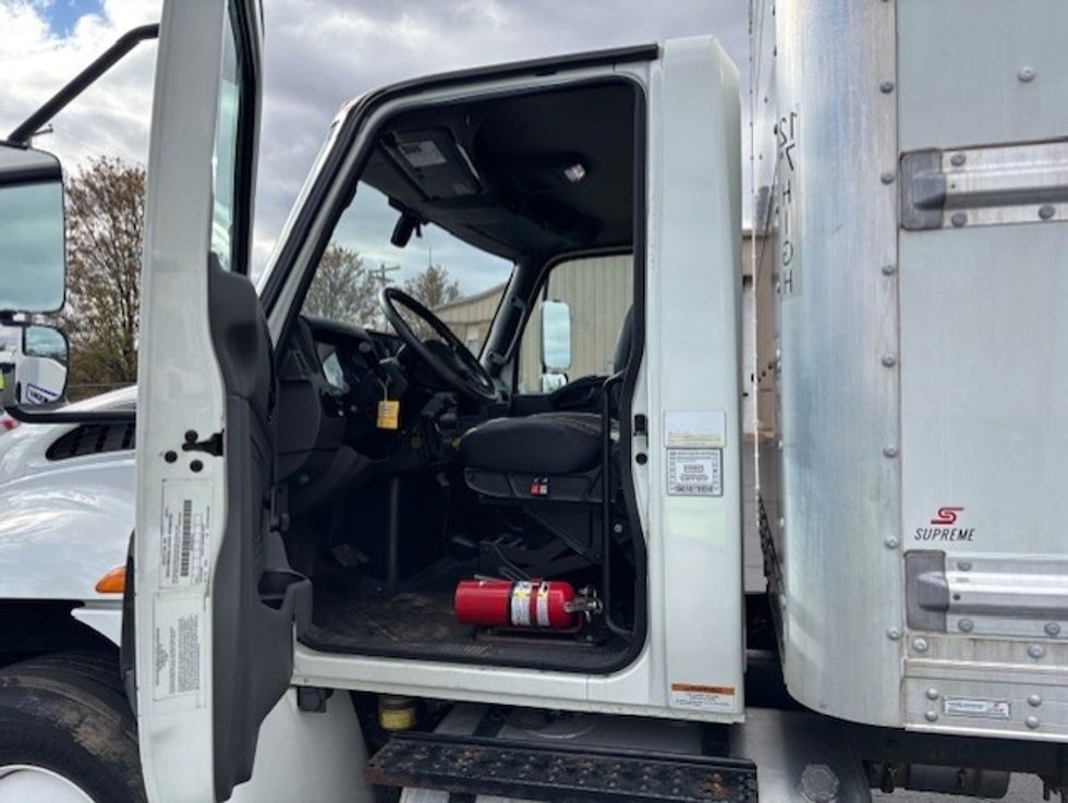 Medium Duty Box Truck-Light and Medium Duty Trucks-International-2021-MV607-Allentown-PA-219,415\n\t\tmiles-$ 44,750 - Image 15