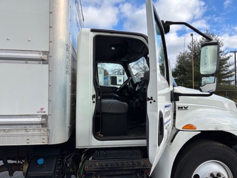 Medium Duty Box Truck-Light and Medium Duty Trucks-International-2021-MV607-Allentown-PA-219,415\n\t\tmiles-$ 44,750 - Image 19