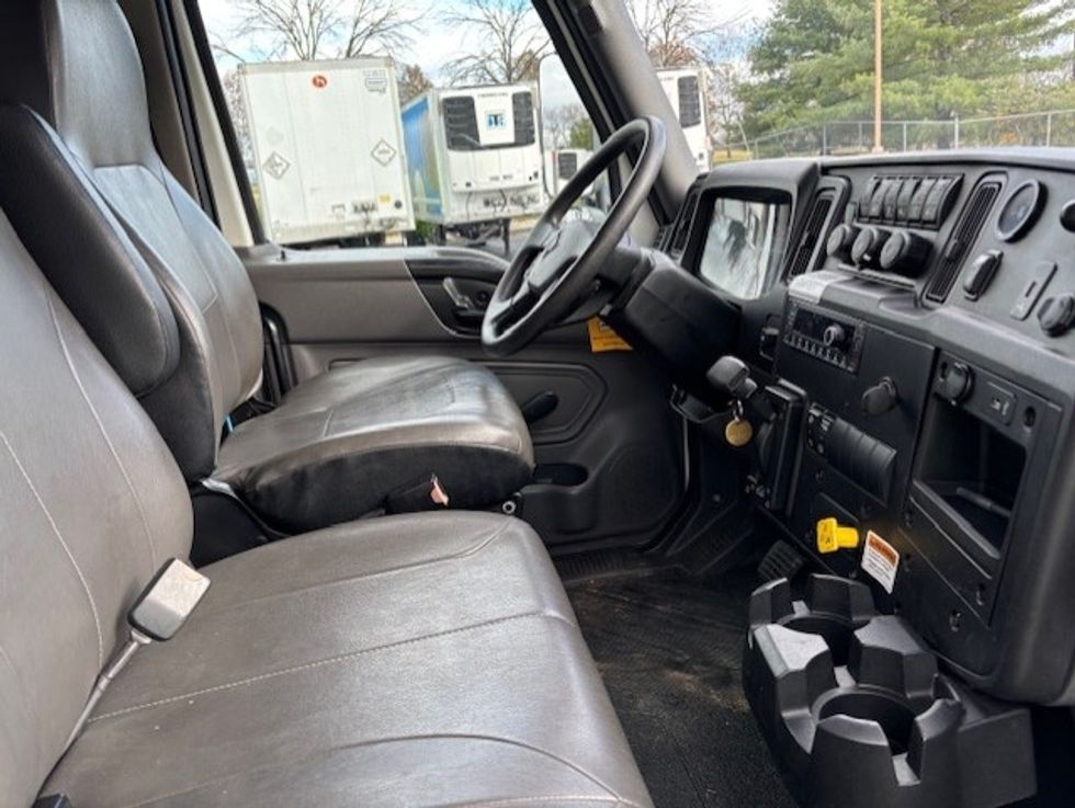 Medium Duty Box Truck-Light and Medium Duty Trucks-International-2021-MV607-Allentown-PA-219,415\n\t\tmiles-$ 44,750 - Image 21