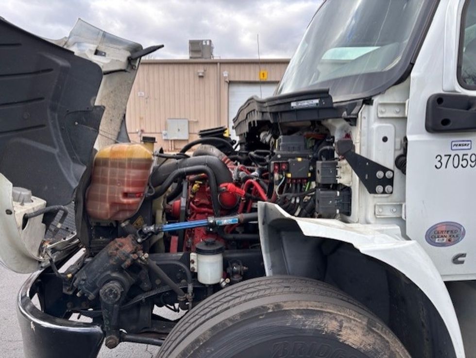 Medium Duty Box Truck-Light and Medium Duty Trucks-International-2021-MV607-Allentown-PA-219,415\n\t\tmiles-$ 44,750 - Image 23