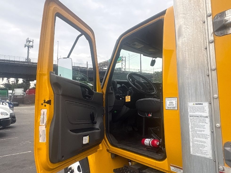 Medium Duty Box Truck-Light and Medium Duty Trucks-International-2021-MV607-Allentown-PA-279,103\n\t\tmiles-$ 29,250 - Image 16