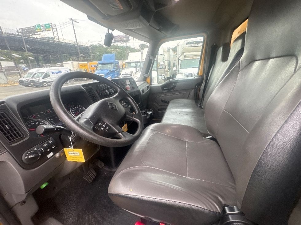 Medium Duty Box Truck-Light and Medium Duty Trucks-International-2021-MV607-Allentown-PA-279,103\n\t\tmiles-$ 29,250 - Image 19
