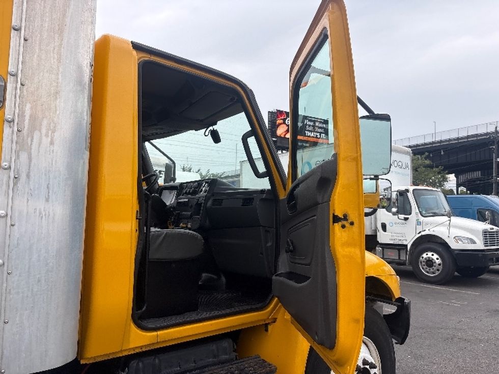 Medium Duty Box Truck-Light and Medium Duty Trucks-International-2021-MV607-Allentown-PA-279,103\n\t\tmiles-$ 29,250 - Image 20