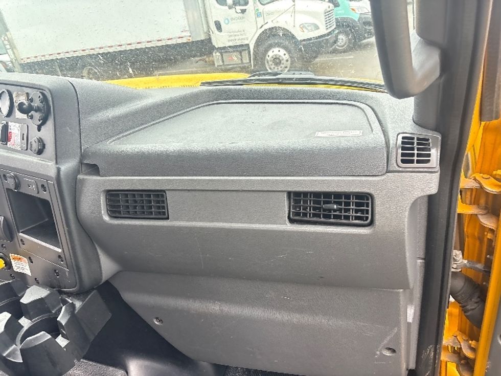 Medium Duty Box Truck-Light and Medium Duty Trucks-International-2021-MV607-Allentown-PA-279,103\n\t\tmiles-$ 29,250 - Image 21