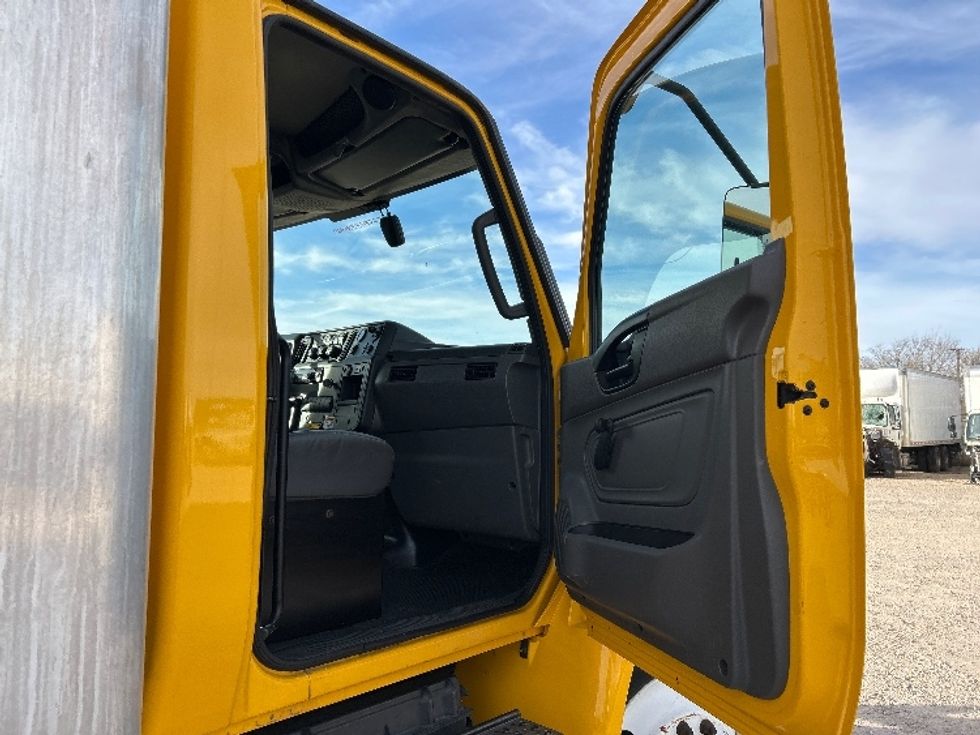 Medium Duty Box Truck-Light and Medium Duty Trucks-International-2021-MV607-Amarillo-TX-211,466\n\t\tmiles-$ 39,250 - Image 20