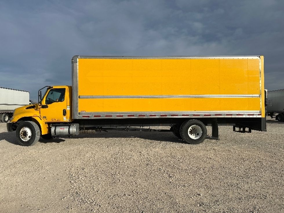 Medium Duty Box Truck-Light and Medium Duty Trucks-International-2021-MV607-Amarillo-TX-211,466\n\t\tmiles-$ 39,250 - Image 4