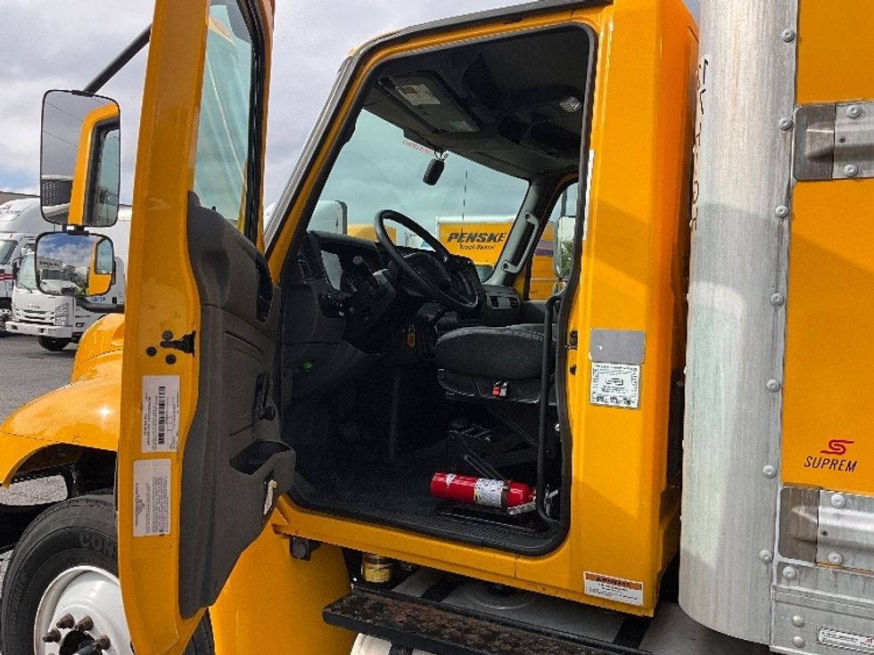 Medium Duty Box Truck-Light and Medium Duty Trucks-International-2021-MV607-Apopka-FL-155,943\n\t\tmiles-$ 47,750 - Image 16