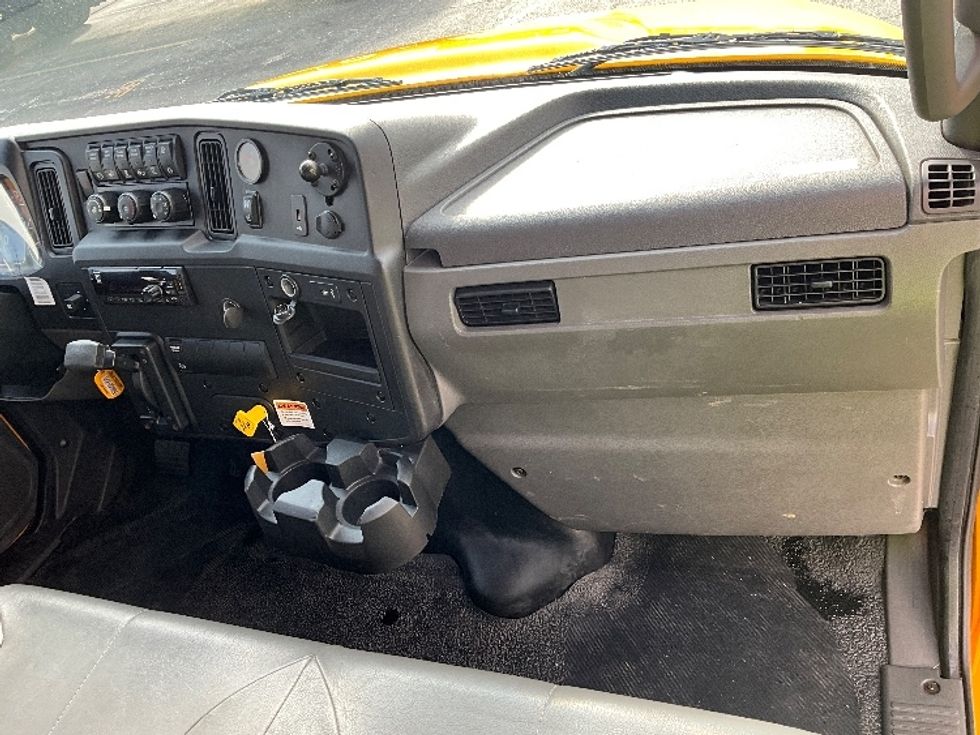 Medium Duty Box Truck-Light and Medium Duty Trucks-International-2021-MV607-Apopka-FL-155,943\n\t\tmiles-$ 47,750 - Image 21