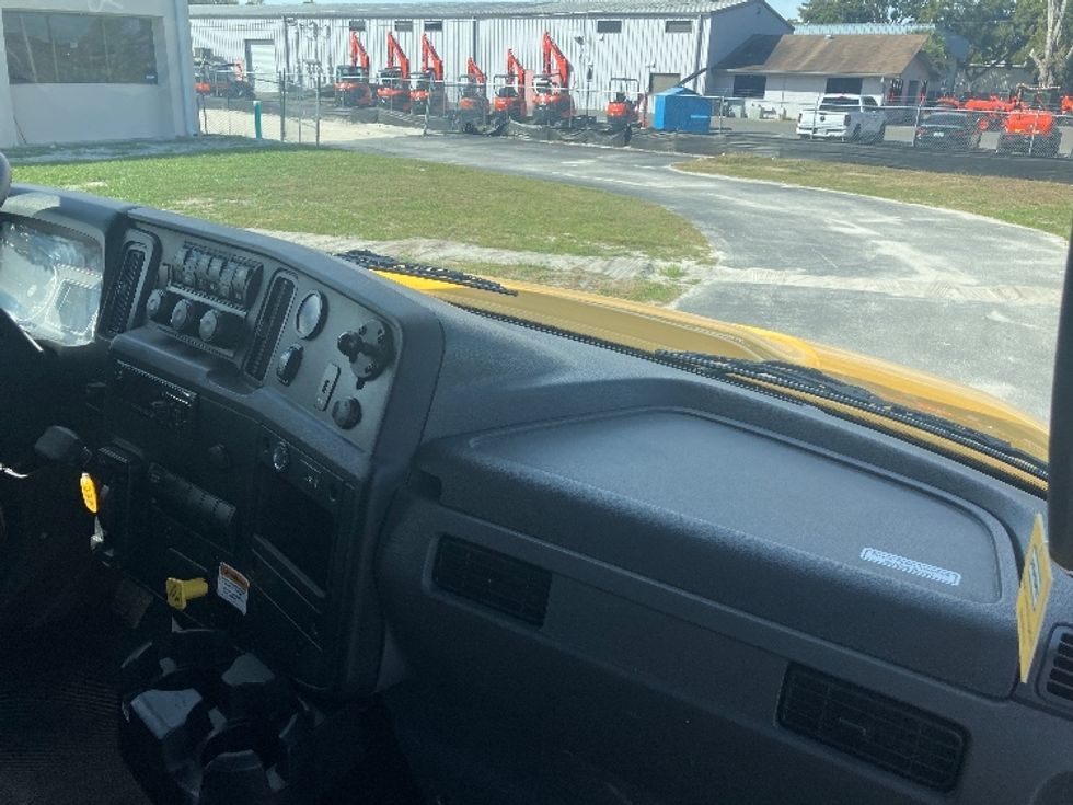 Medium Duty Box Truck-Light and Medium Duty Trucks-International-2021-MV607-Apopka-FL-174,305\n\t\tmiles-$ 46,000 - Image 21