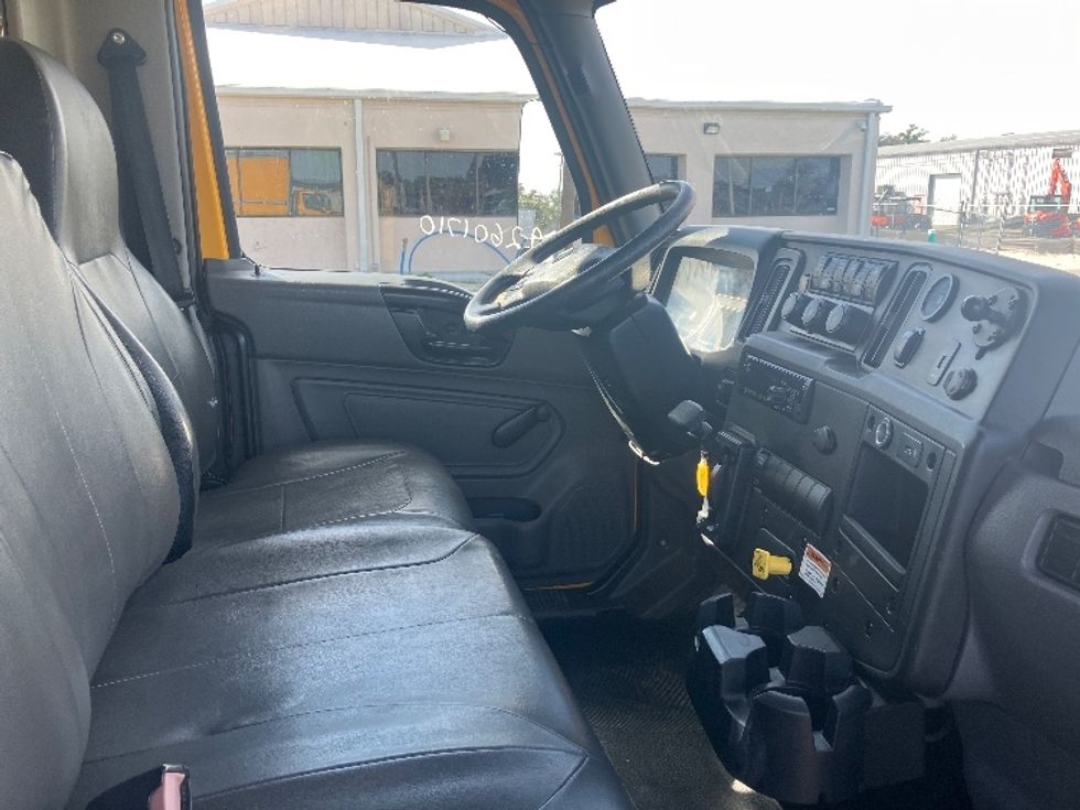 Medium Duty Box Truck-Light and Medium Duty Trucks-International-2021-MV607-Apopka-FL-174,305\n\t\tmiles-$ 46,000 - Image 22