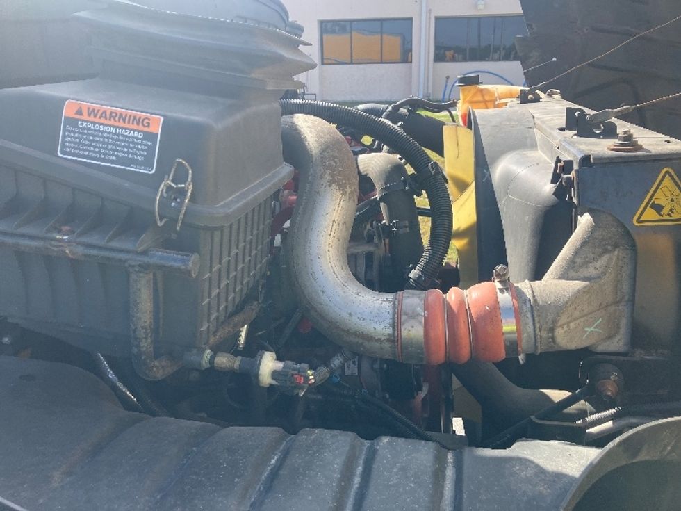 Medium Duty Box Truck-Light and Medium Duty Trucks-International-2021-MV607-Apopka-FL-174,305\n\t\tmiles-$ 46,000 - Image 23