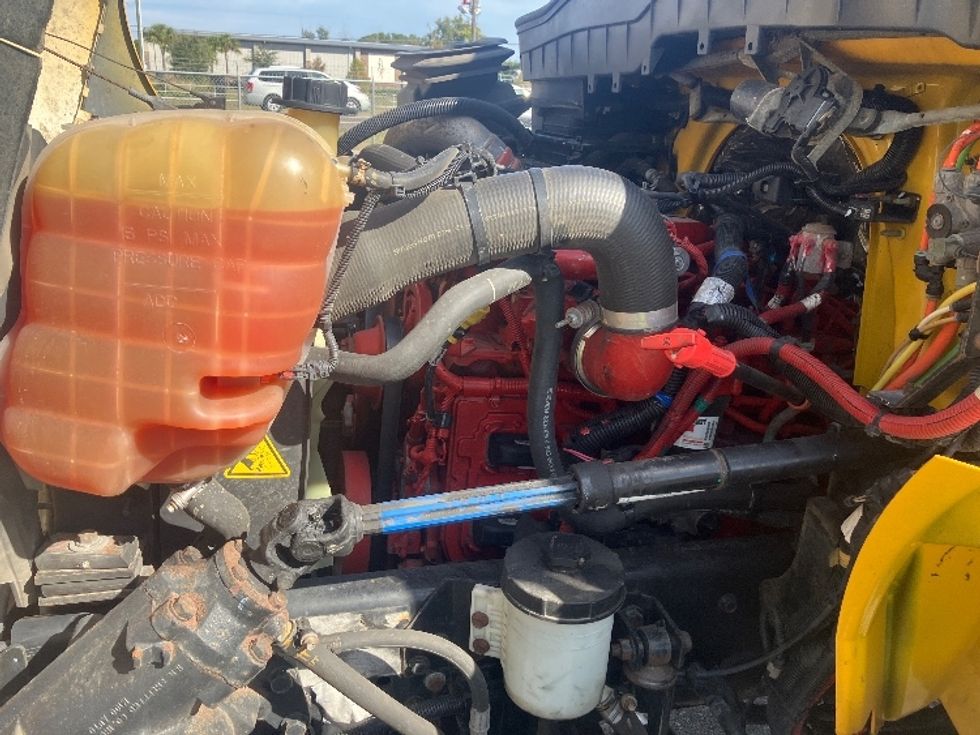 Medium Duty Box Truck-Light and Medium Duty Trucks-International-2021-MV607-Apopka-FL-174,305\n\t\tmiles-$ 46,000 - Image 24