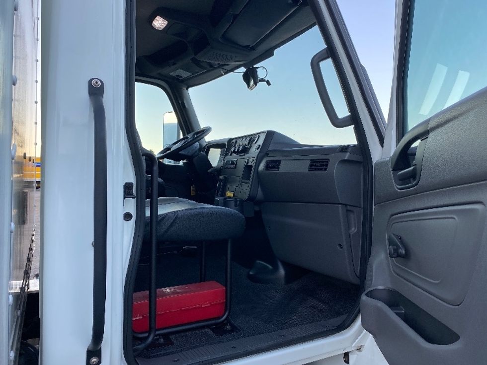 Medium Duty Box Truck-Light and Medium Duty Trucks-International-2021-MV607-Apopka-FL-19,881\n\t\tmiles-$ 68,000 - Image 20