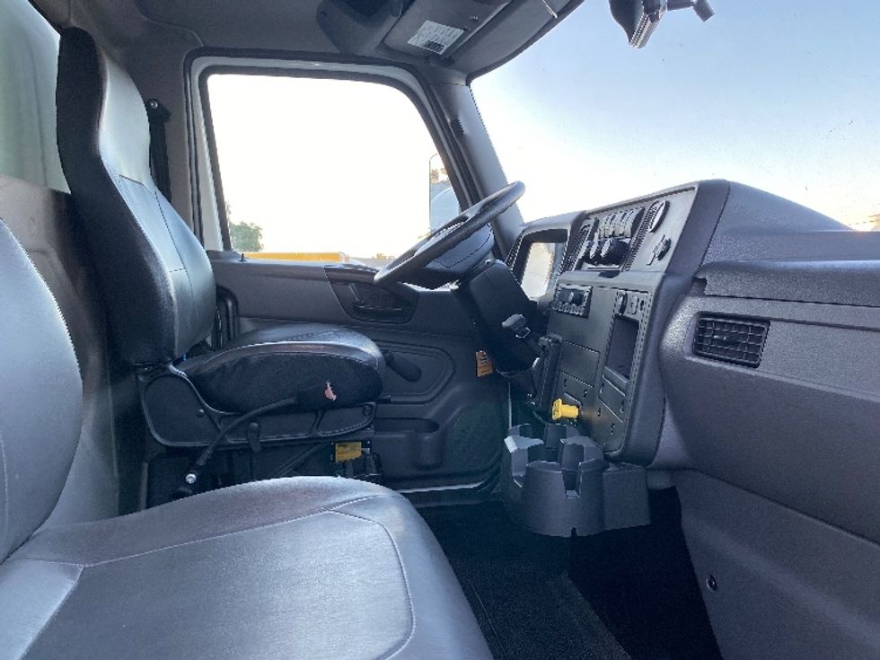 Medium Duty Box Truck-Light and Medium Duty Trucks-International-2021-MV607-Apopka-FL-19,881\n\t\tmiles-$ 68,000 - Image 22