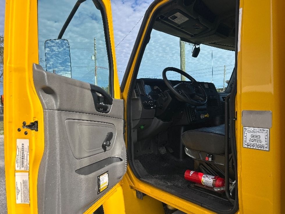 Medium Duty Box Truck-Light and Medium Duty Trucks-International-2021-MV607-Apopka-FL-207,374\n\t\tmiles-$ 41,250 - Image 16