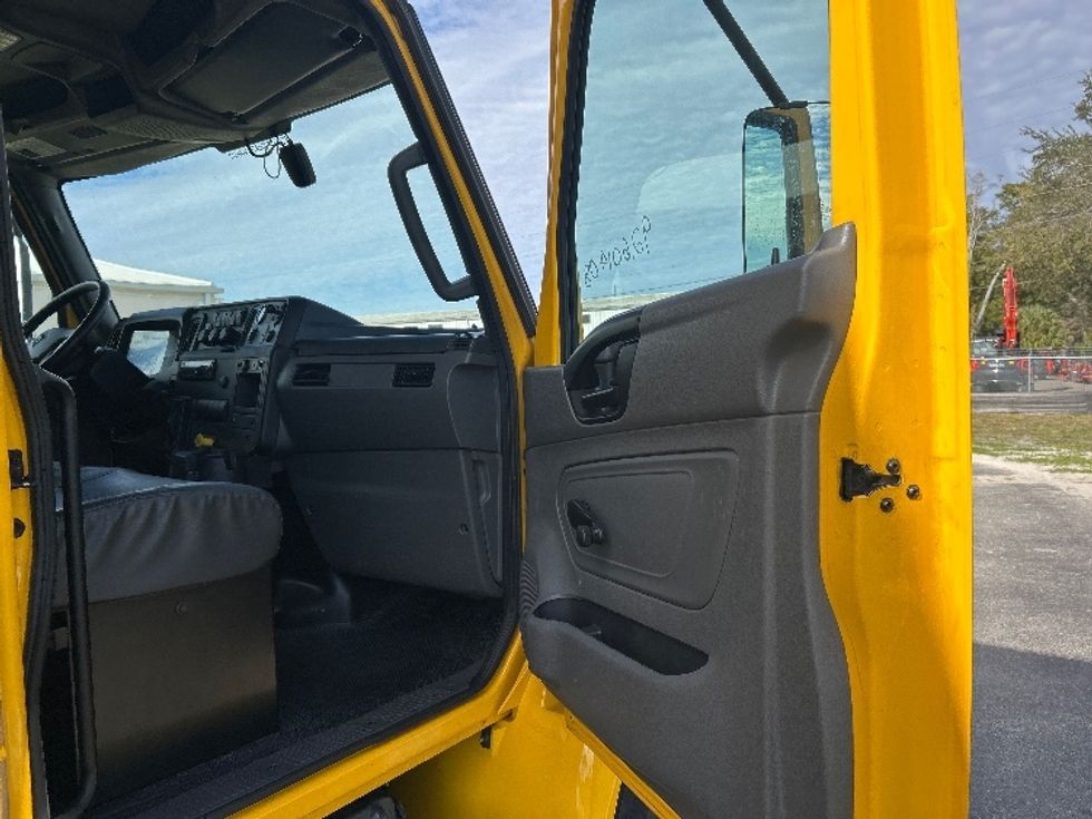 Medium Duty Box Truck-Light and Medium Duty Trucks-International-2021-MV607-Apopka-FL-207,374\n\t\tmiles-$ 41,250 - Image 20