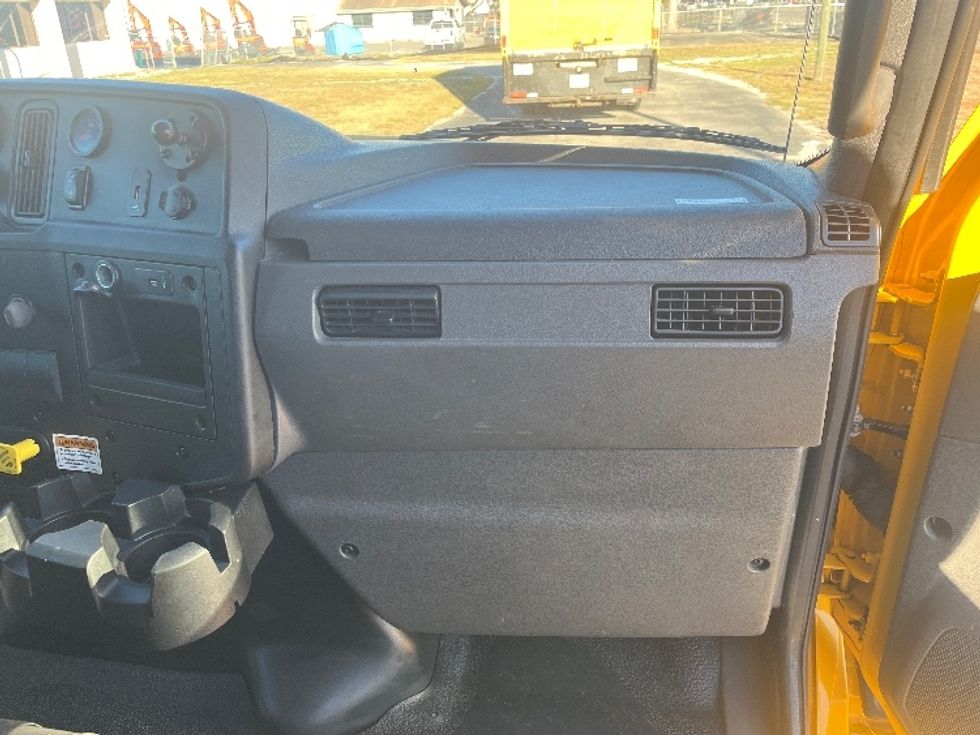 Medium Duty Box Truck-Light and Medium Duty Trucks-International-2021-MV607-Apopka-FL-217,470\n\t\tmiles-$ 38,750 - Image 21