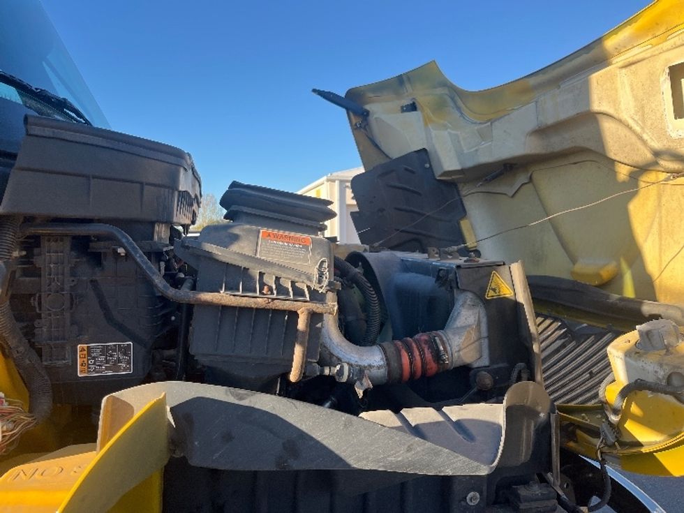 Medium Duty Box Truck-Light and Medium Duty Trucks-International-2021-MV607-Apopka-FL-217,470\n\t\tmiles-$ 38,750 - Image 23