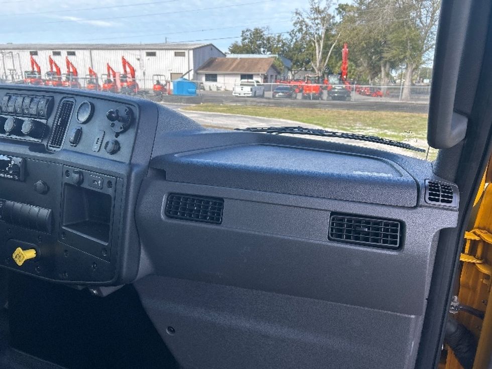 Medium Duty Box Truck-Light and Medium Duty Trucks-International-2021-MV607-Apopka-FL-223,051\n\t\tmiles-$ 39,000 - Image 21
