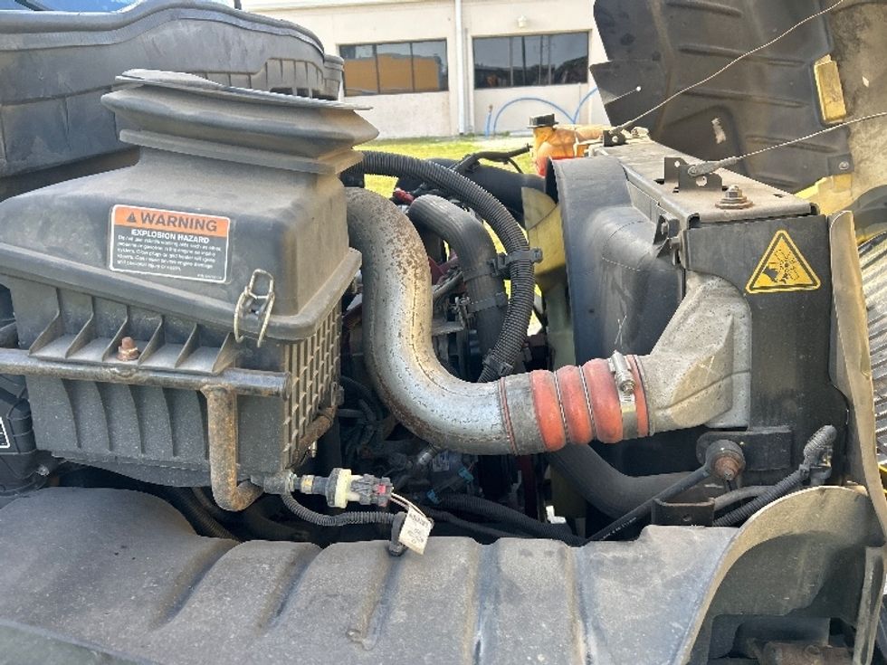 Medium Duty Box Truck-Light and Medium Duty Trucks-International-2021-MV607-Apopka-FL-223,051\n\t\tmiles-$ 39,000 - Image 23