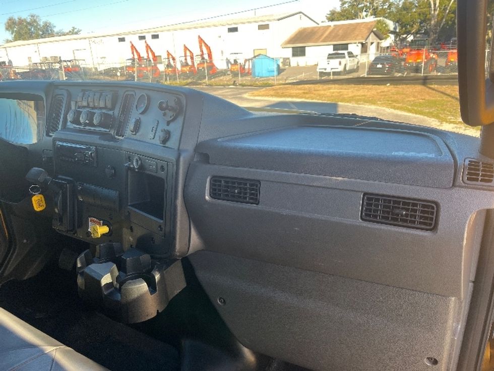 Medium Duty Box Truck-Light and Medium Duty Trucks-International-2021-MV607-Apopka-FL-225,497\n\t\tmiles-$ 37,500 - Image 21