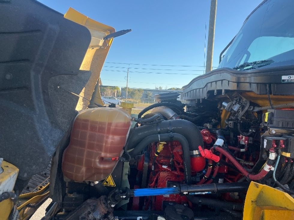 Medium Duty Box Truck-Light and Medium Duty Trucks-International-2021-MV607-Apopka-FL-225,497\n\t\tmiles-$ 37,500 - Image 24