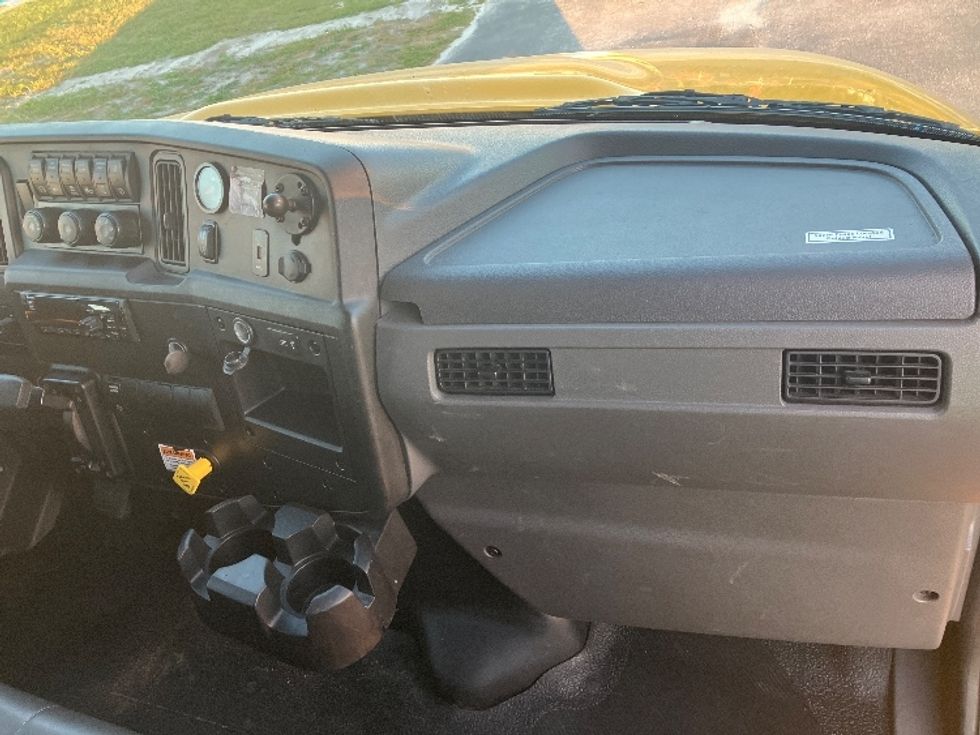 Medium Duty Box Truck-Light and Medium Duty Trucks-International-2021-MV607-Apopka-FL-232,707\n\t\tmiles-$ 37,500 - Image 21