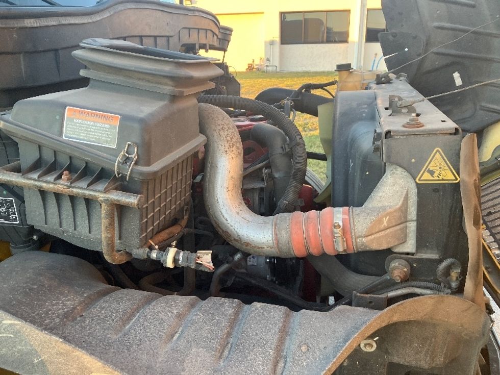 Medium Duty Box Truck-Light and Medium Duty Trucks-International-2021-MV607-Apopka-FL-232,707\n\t\tmiles-$ 37,500 - Image 23