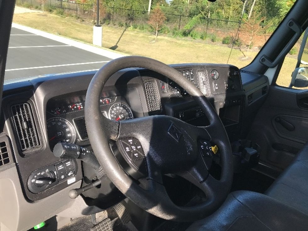 Medium Duty Box Truck-Light and Medium Duty Trucks-International-2021-MV607-Arlington-TX-222,580\n\t\tmiles-$ 46,250 - Image 17