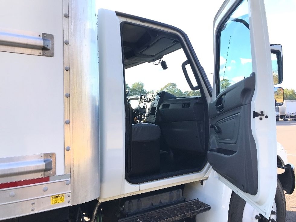 Medium Duty Box Truck-Light and Medium Duty Trucks-International-2021-MV607-Arlington-TX-222,580\n\t\tmiles-$ 46,250 - Image 20
