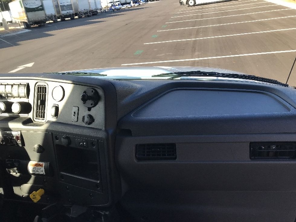Medium Duty Box Truck-Light and Medium Duty Trucks-International-2021-MV607-Arlington-TX-222,580\n\t\tmiles-$ 46,250 - Image 21