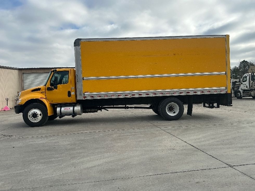 Medium Duty Box Truck-Light and Medium Duty Trucks-International-2021-MV607-Atlanta (Forest Park)-GA-171,489\n\t\tmiles-$ 43,000 - Image 4