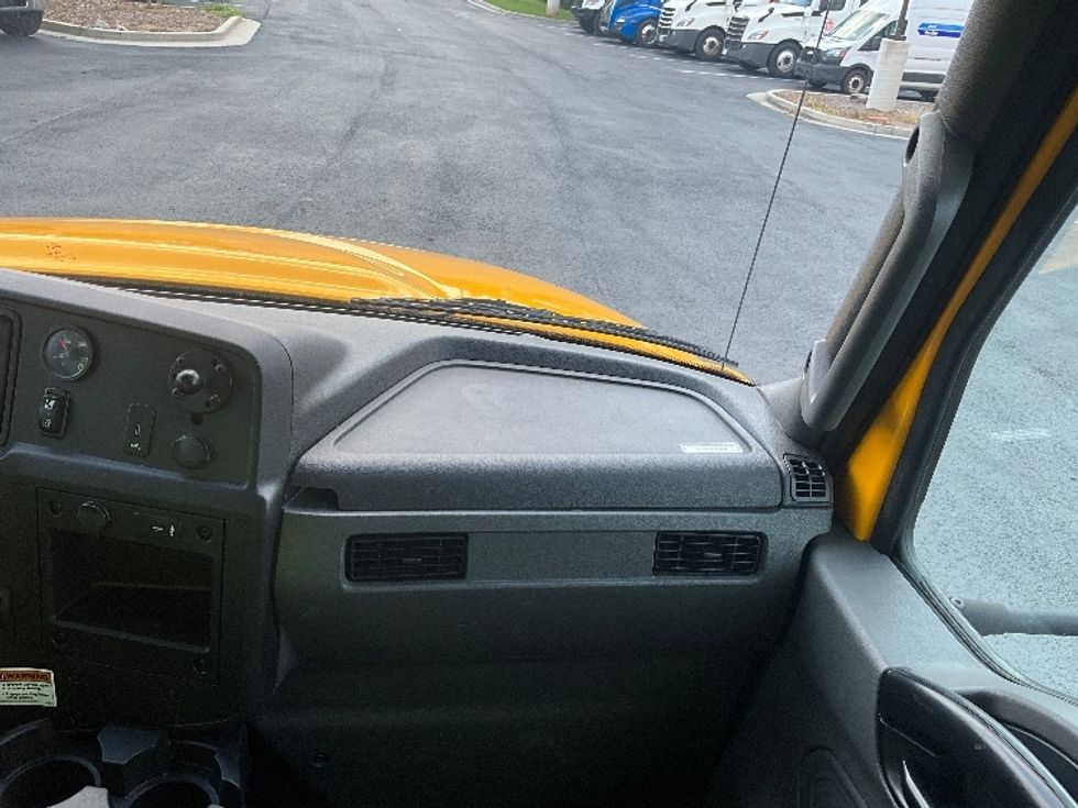 Medium Duty Box Truck-Light and Medium Duty Trucks-International-2021-MV607-Atlanta (Forest Park)-GA-234,618\n\t\tmiles-$ 38,500 - Image 21