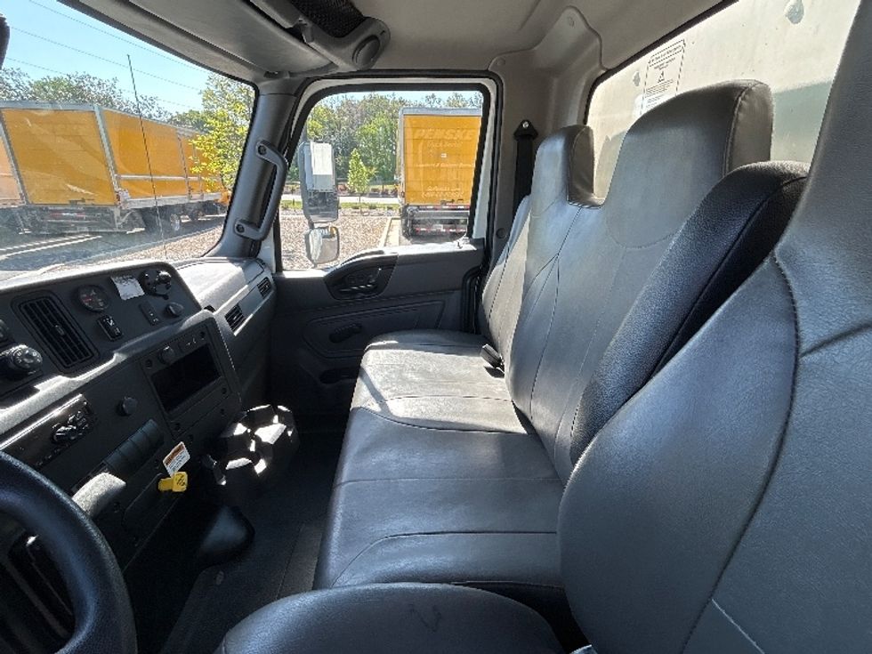 Medium Duty Box Truck-Light and Medium Duty Trucks-International-2021-MV607-Atlanta-GA-144,185\n\t\tmiles-$ 66,750 - Image 19