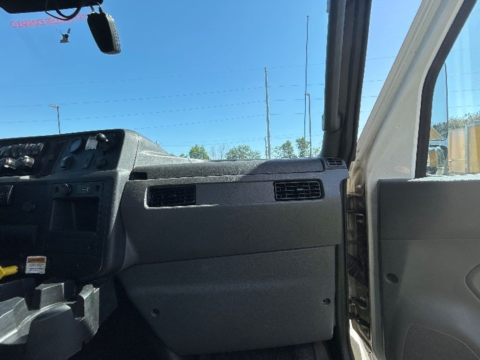 Medium Duty Box Truck-Light and Medium Duty Trucks-International-2021-MV607-Atlanta-GA-144,185\n\t\tmiles-$ 66,750 - Image 21