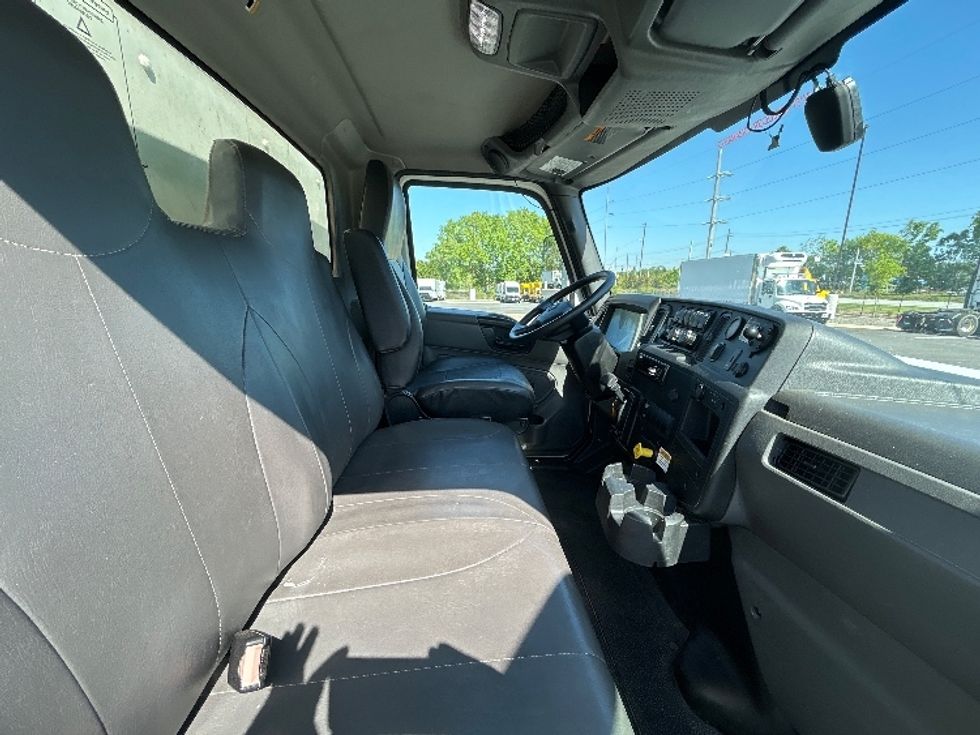 Medium Duty Box Truck-Light and Medium Duty Trucks-International-2021-MV607-Atlanta-GA-144,185\n\t\tmiles-$ 66,750 - Image 22