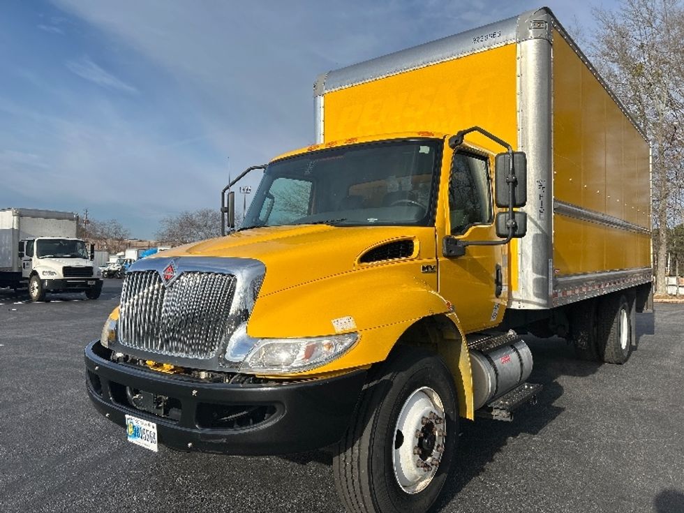 Medium Duty Box Truck-Light and Medium Duty Trucks-International-2021-MV607-Atlanta-GA-177,376\n\t\tmiles-$ 39,250 - Image 3