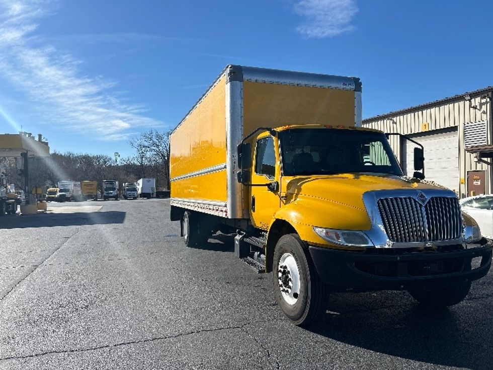 Medium Duty Box Truck-Light and Medium Duty Trucks-International-2021-MV607-Atlanta-GA-204,555\n\t\tmiles-$ 44,500 - Image 1