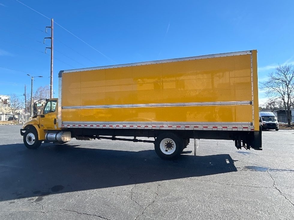 Medium Duty Box Truck-Light and Medium Duty Trucks-International-2021-MV607-Atlanta-GA-204,555\n\t\tmiles-$ 44,500 - Image 4