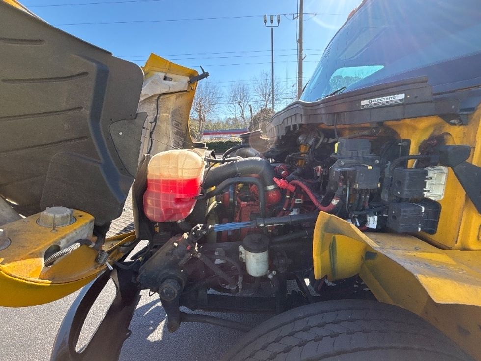 Medium Duty Box Truck-Light and Medium Duty Trucks-International-2021-MV607-Atlanta-GA-216,248\n\t\tmiles-$ 41,500 - Image 24