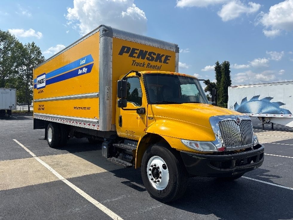 Medium Duty Box Truck-Light and Medium Duty Trucks-International-2021-MV607-Atlanta-GA-220,088\n\t\tmiles-$ 42,250 - Image 1