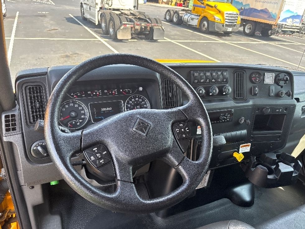 Medium Duty Box Truck-Light and Medium Duty Trucks-International-2021-MV607-Atlanta-GA-220,088\n\t\tmiles-$ 42,250 - Image 16