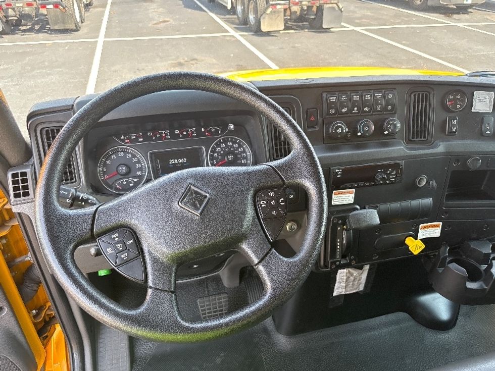 Medium Duty Box Truck-Light and Medium Duty Trucks-International-2021-MV607-Atlanta-GA-220,088\n\t\tmiles-$ 42,250 - Image 17