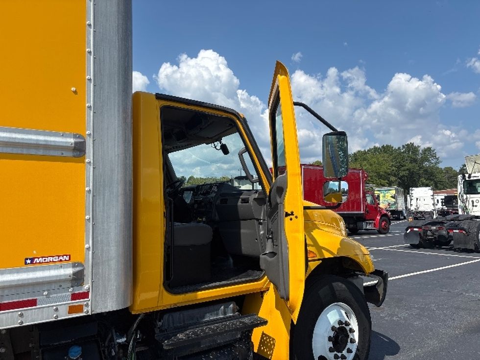 Medium Duty Box Truck-Light and Medium Duty Trucks-International-2021-MV607-Atlanta-GA-220,088\n\t\tmiles-$ 42,250 - Image 19