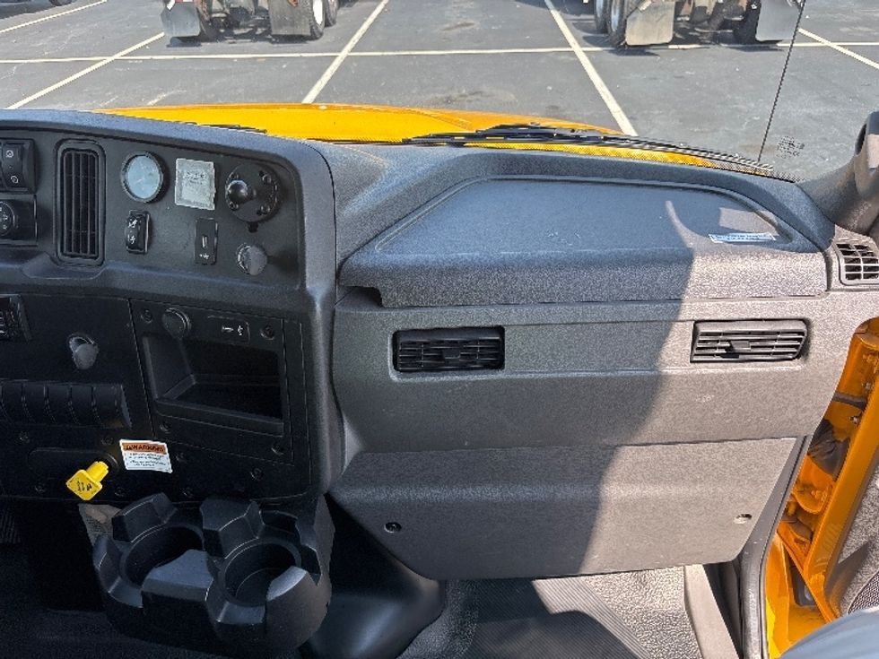Medium Duty Box Truck-Light and Medium Duty Trucks-International-2021-MV607-Atlanta-GA-220,088\n\t\tmiles-$ 42,250 - Image 20