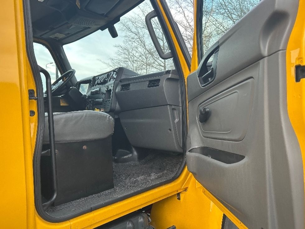 Medium Duty Box Truck-Light and Medium Duty Trucks-International-2021-MV607-Atlanta-GA-227,981\n\t\tmiles-$ 40,750 - Image 20