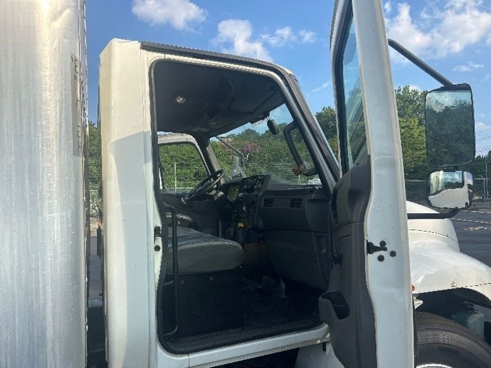 Medium Duty Box Truck-Light and Medium Duty Trucks-International-2021-MV607-Atlanta-GA-228,485\n\t\tmiles-$ 52,000 - Image 20