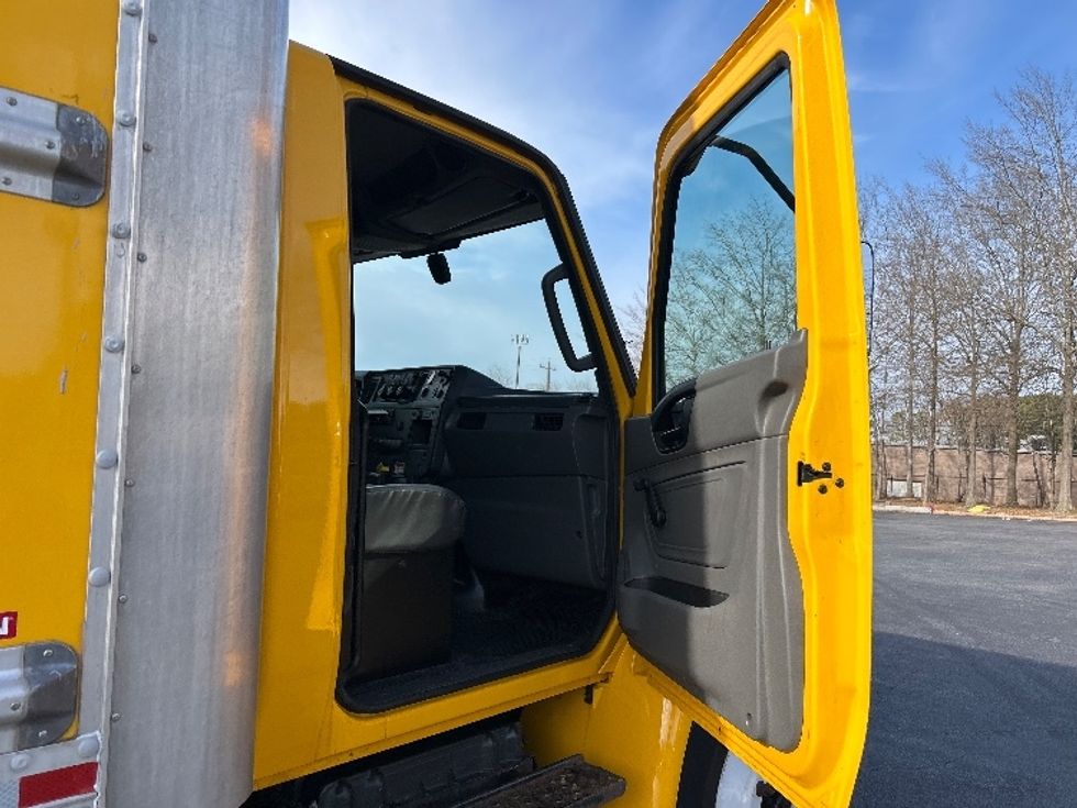 Medium Duty Box Truck-Light and Medium Duty Trucks-International-2021-MV607-Atlanta-GA-232,725\n\t\tmiles-$ 40,000 - Image 20