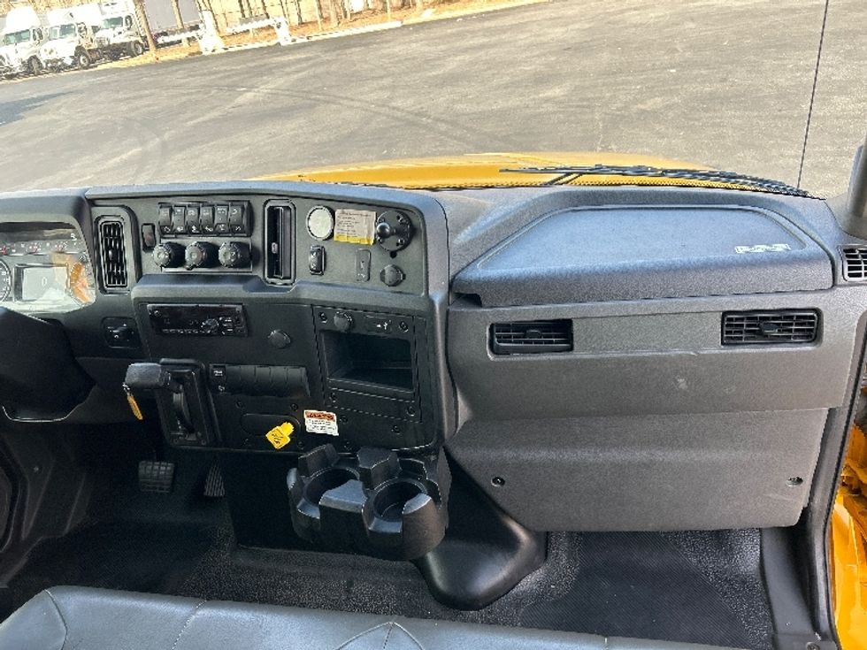 Medium Duty Box Truck-Light and Medium Duty Trucks-International-2021-MV607-Atlanta-GA-232,725\n\t\tmiles-$ 40,000 - Image 21