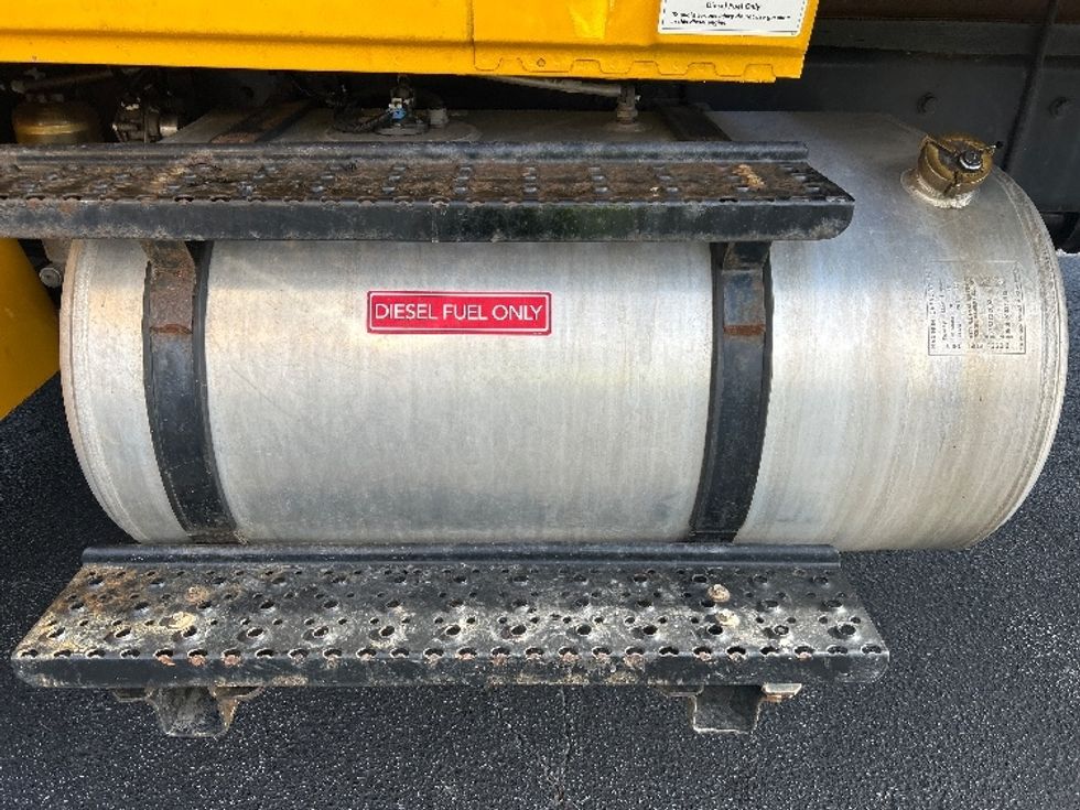 Medium Duty Box Truck-Light and Medium Duty Trucks-International-2021-MV607-Atlanta-GA-232,725\n\t\tmiles-$ 40,000 - Image 25